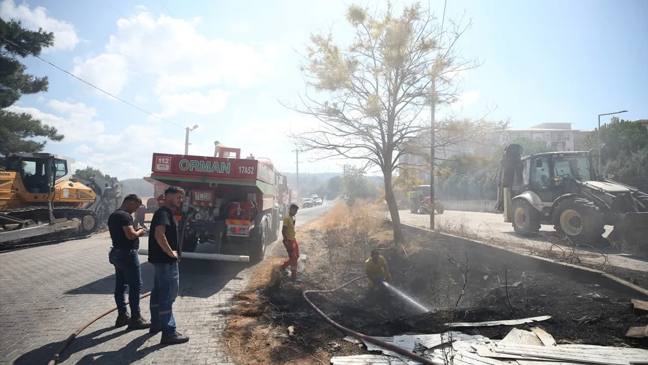 Çanakkale'de Çınarlı köyündeki orman yangını kontrol altına alındı