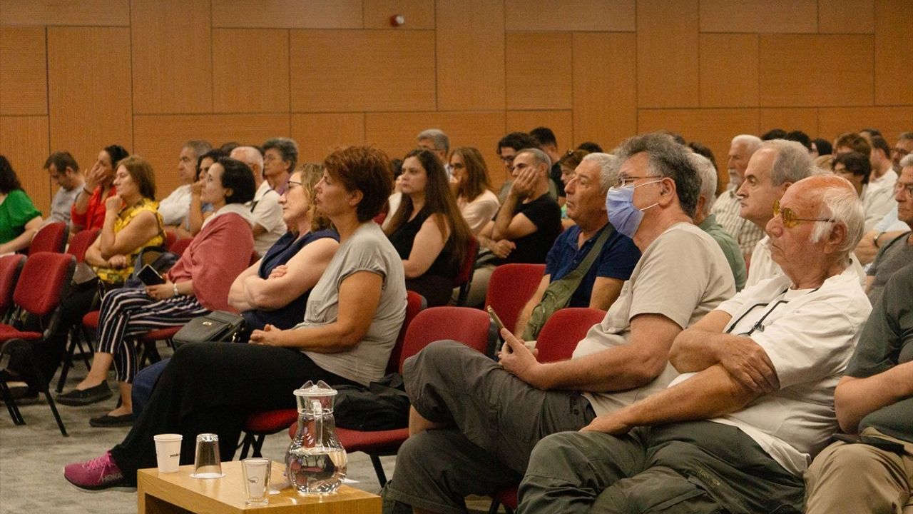 Çanakkale'de İklim Krizi Çalıştayı: Uzmanlar 1,5°C Eşiği, Yangın ve Müsilaj Bulgularını Paylaştı