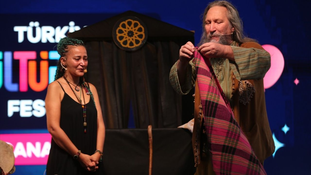 Çanakkale'de Kukla ve Karagöz Sanatçısı Müzeyyen Aslan Ustalık Peştamalıyla Kuşandı