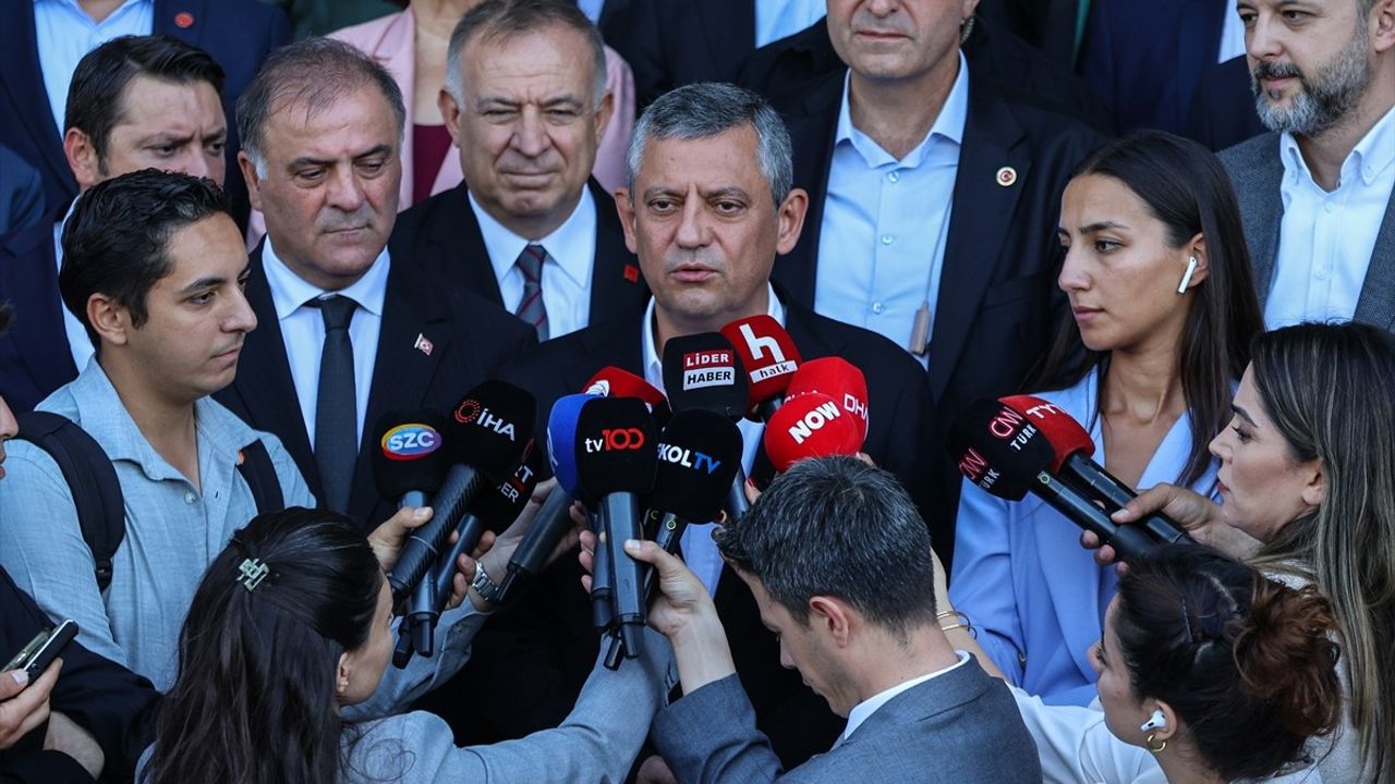 CHP Genel Başkanı Özel: 'Seçilmiş il başkanımızın yanındayız'