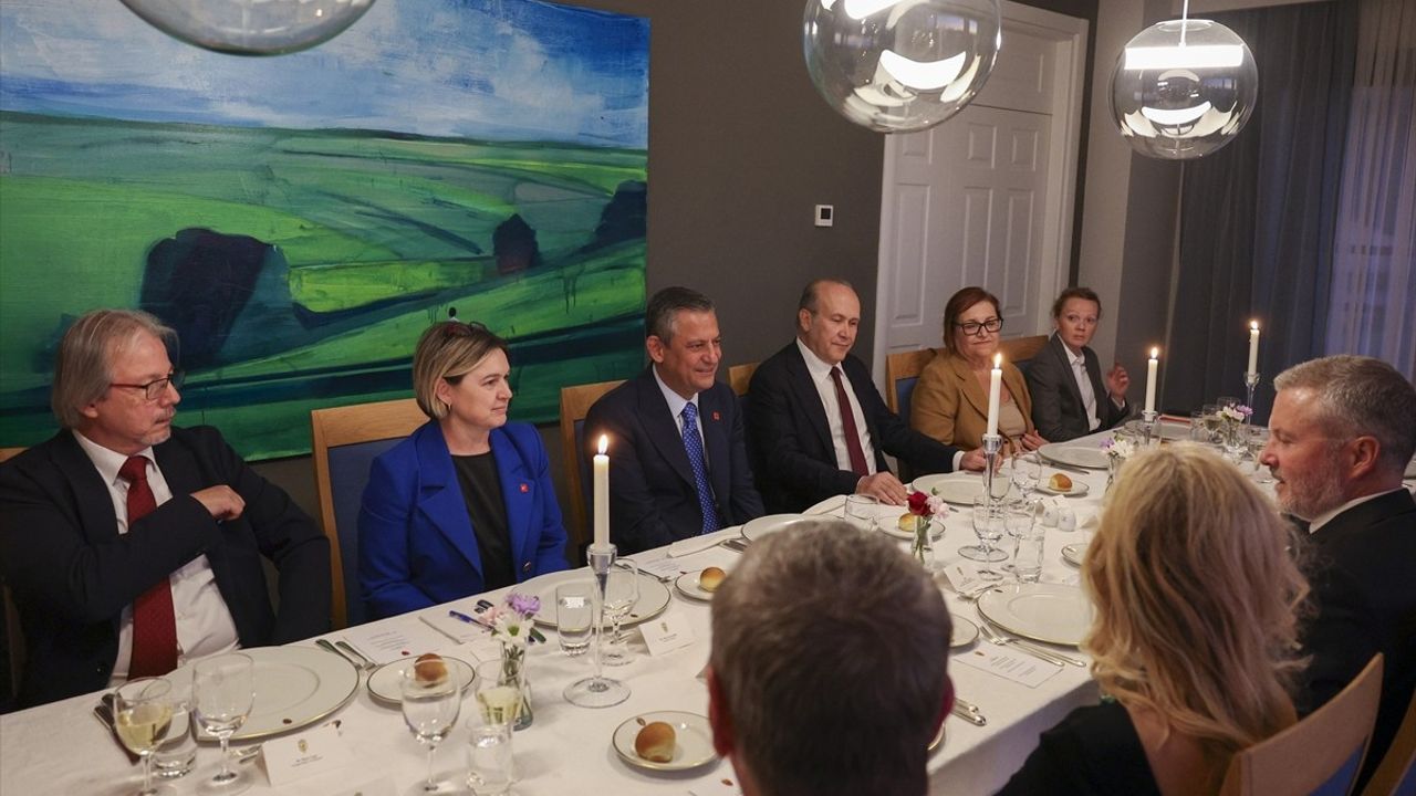 CHP Genel Başkanı Özgür Özel İskandinav ve Baltık büyükelçileriyle yemekte bir araya geldi