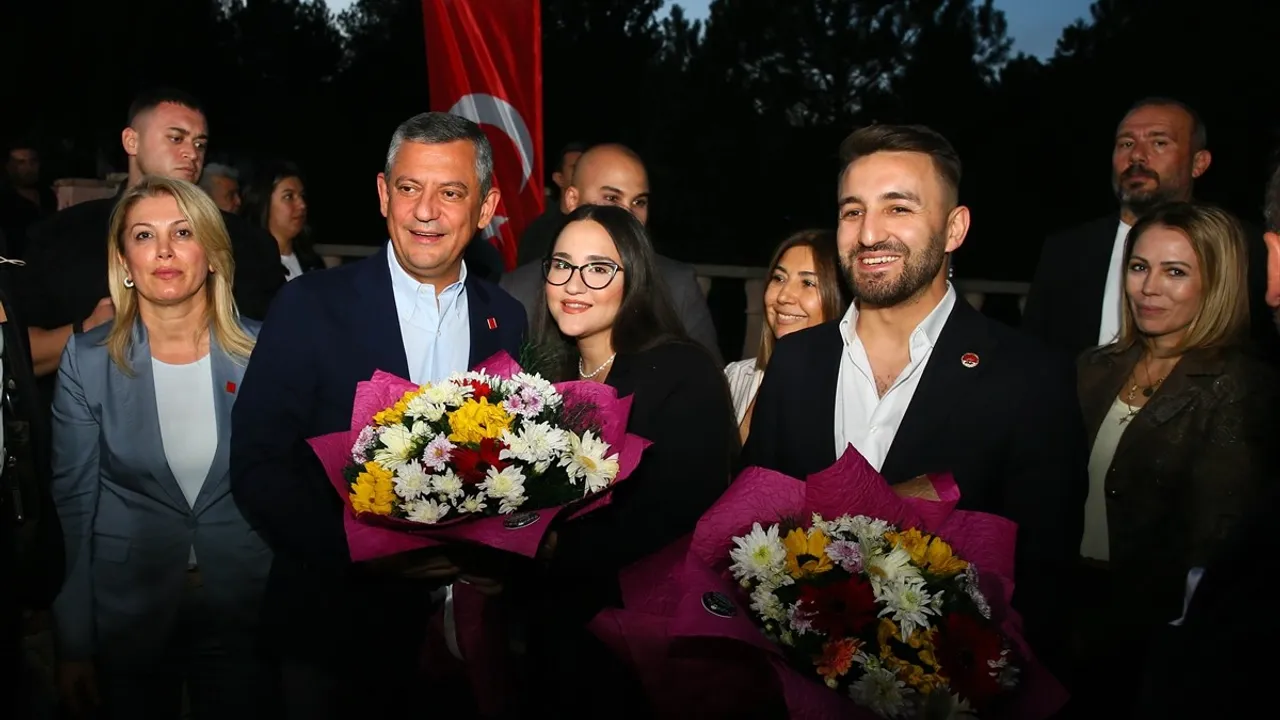CHP Genel Başkanı Özgür Özel, Uşak'ta Ferdi Zeyrek Amfi Salonu açılışına katıldı