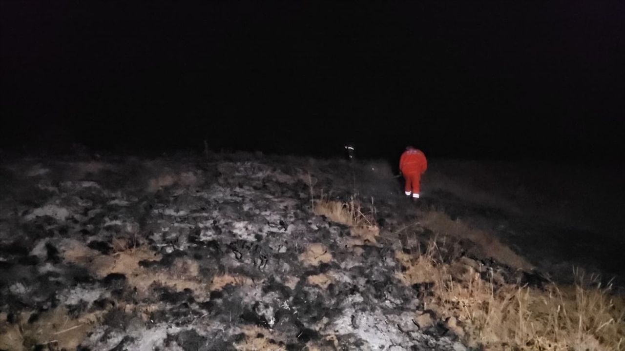 Çorum Çukurören kırsalında arazide başlayan yangın ormana sıçradı