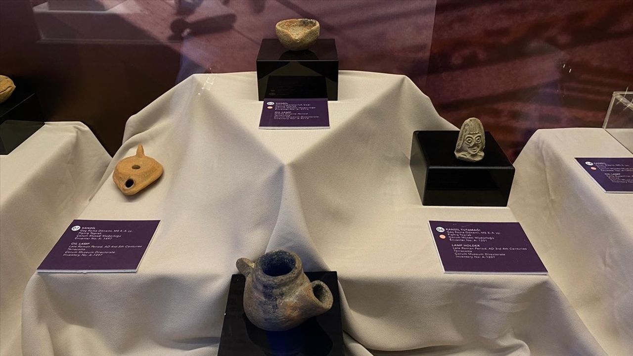 Çorum'da Işığın Hikayesi sergisi açıldı: Antik çağdan günümüze 33 eser sergileniyor