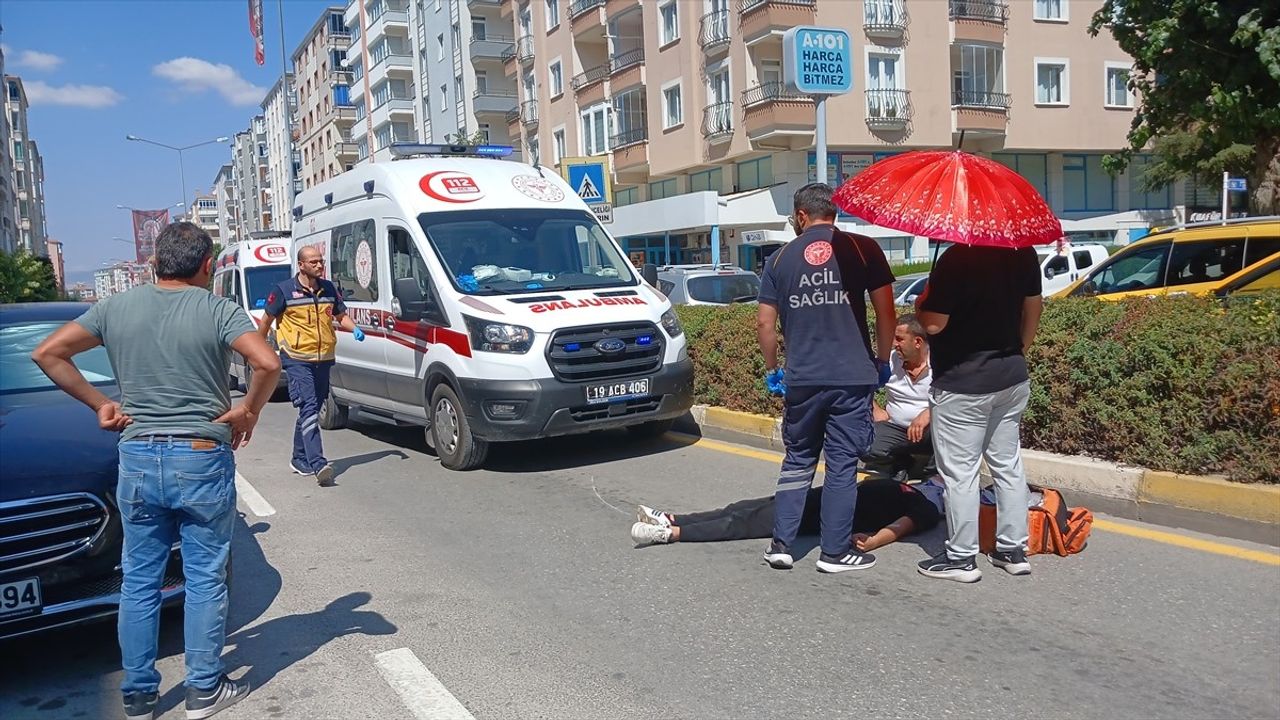 Çorum'da motosikletin yayaya çarpması sonucu 2 kişi yaralandı