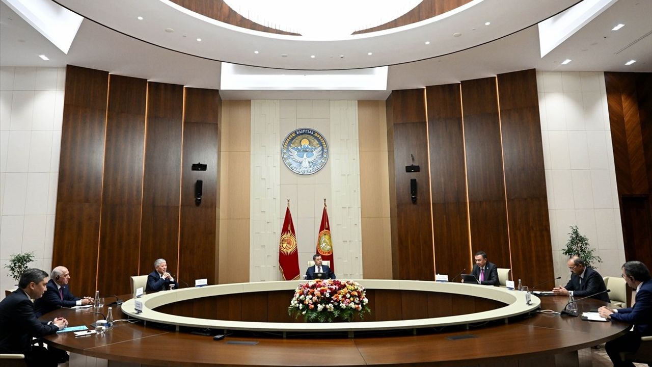 Cumhurbaşkanı Caparov, TDT Üye Ülkeleri Hükümet Başkanları ve Cumhurbaşkanı Yardımcılarını Kabul Etti