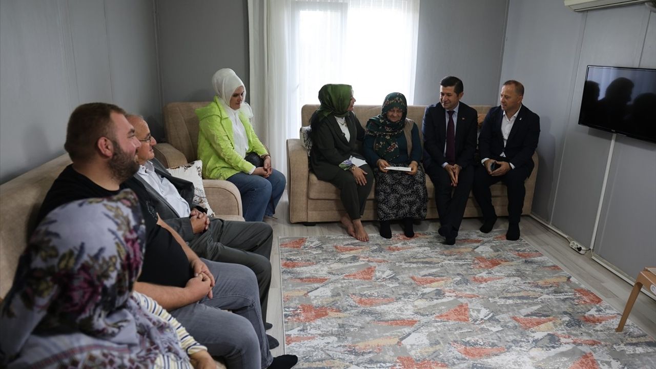 Cumhurbaşkanı Erdoğan'ın 'Terörsüz Türkiye' mektubu Sakarya Kocaali'deki şehit ailesine teslim edildi