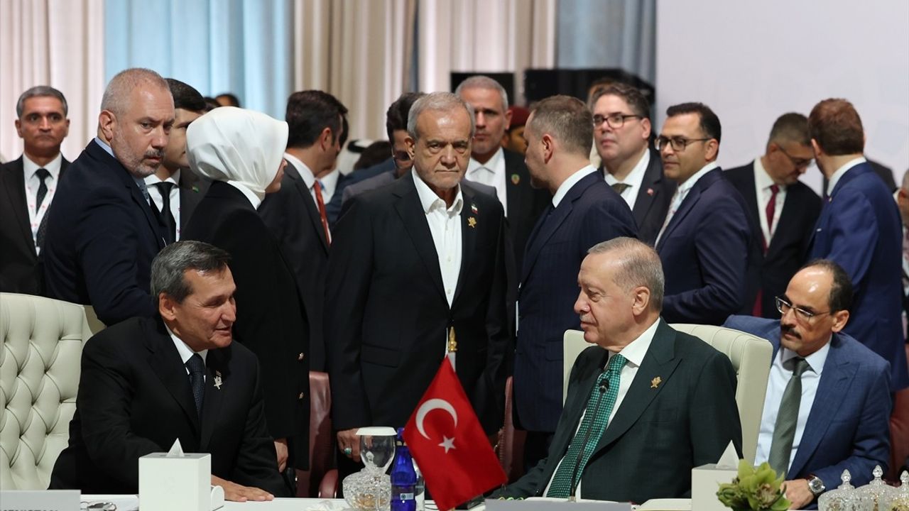 Cumhurbaşkanı Erdoğan, İslam İşbirliği Teşkilatı-Arap Ligi Olağanüstü Zirvesi için Doha'da
