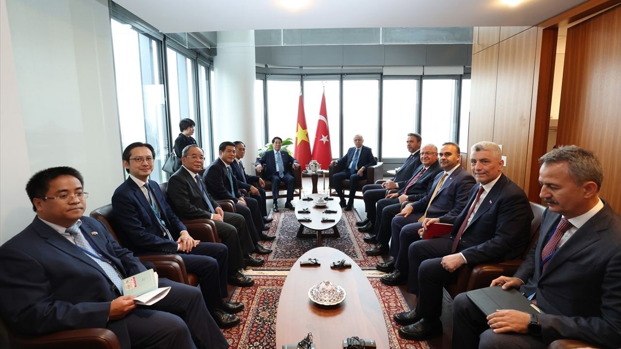 Cumhurbaşkanı Erdoğan, Vietnam Devlet Başkanı Luong Cuong ile Türkevi'nde Görüştü