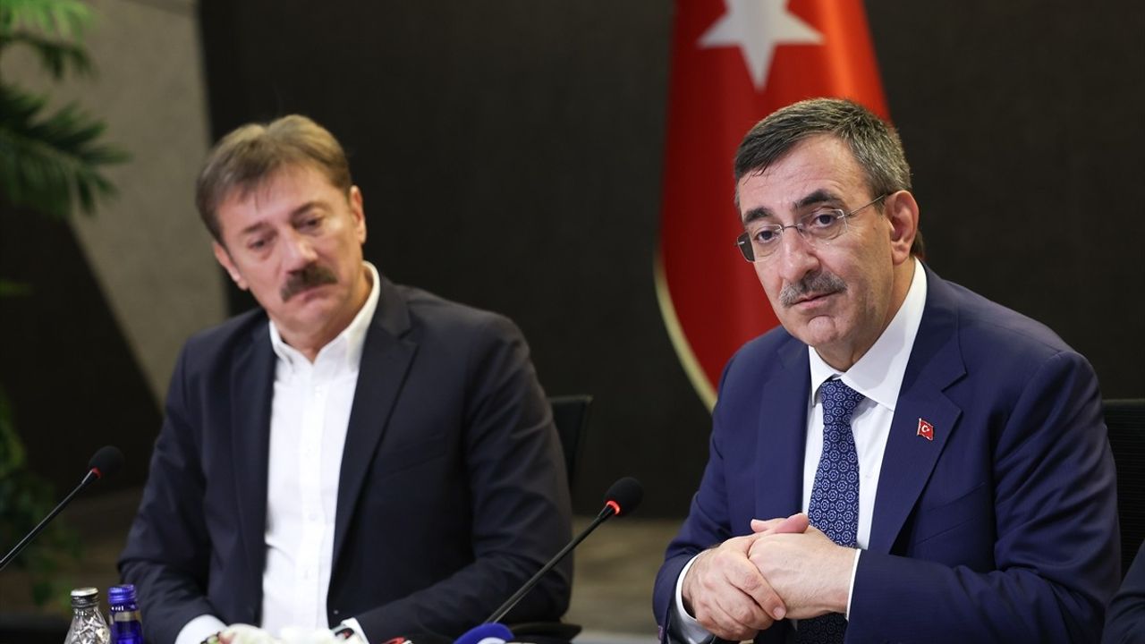 Cumhurbaşkanı Yardımcısı Cevdet Yılmaz İstanbul'da Doğu-Güneydoğu STK temsilcileriyle bir araya geldi