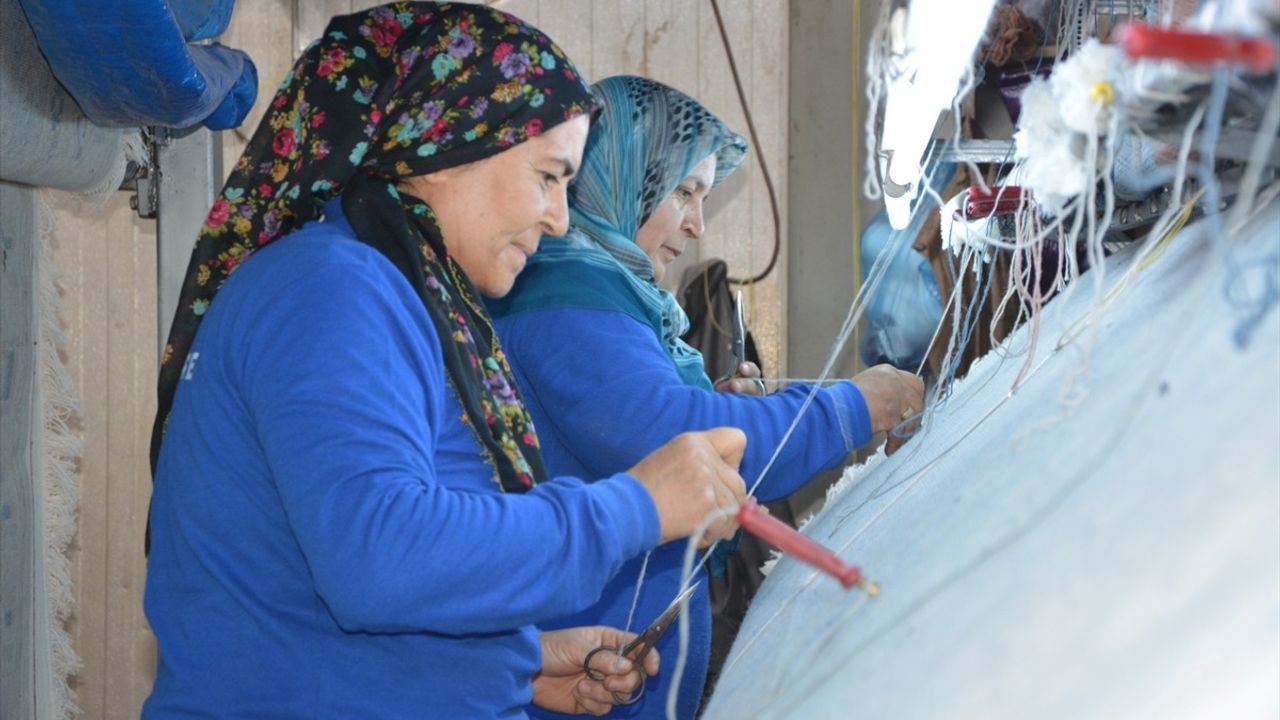 Demirci halıları dünya pazarında: Selçuklu ve Osmanlı motifleri Çin ve ABD'de talep görüyor