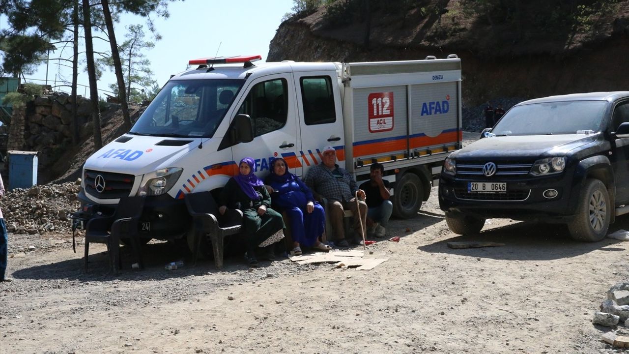 Denizli Acıpayam'da maden göçüğünde mahsur kalan iki işçinin kurtarılması için çalışmalar sürüyor