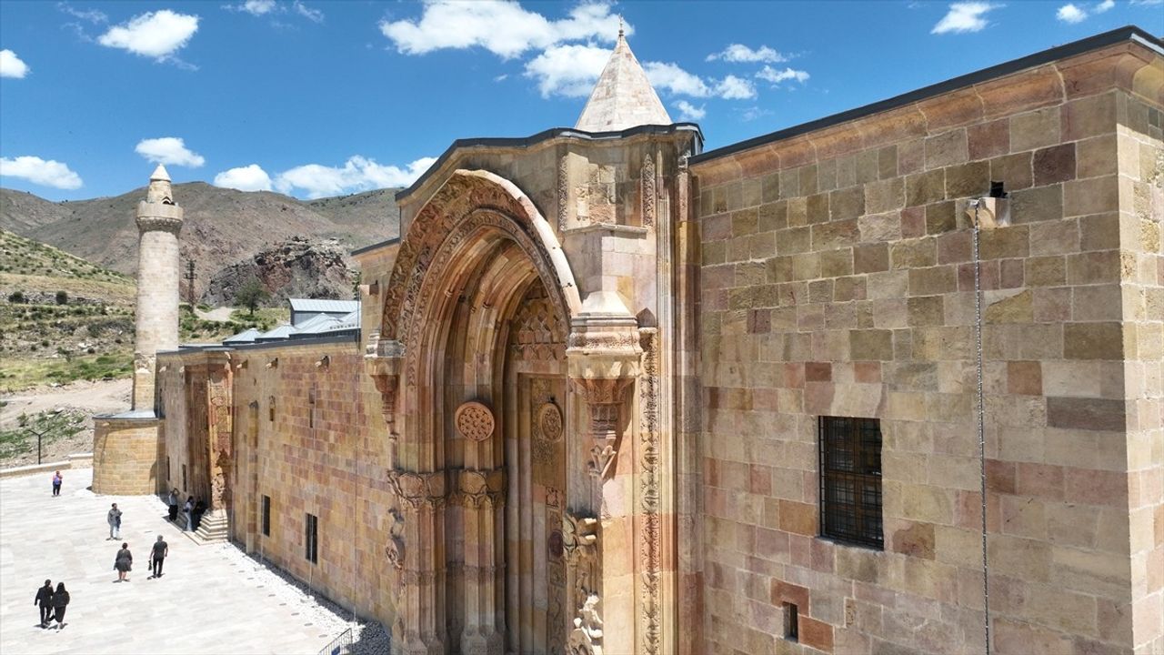 Divriği Ulu Camisi ve Darüşşifası'nın Belgeseli: 'Divriği'nin Sessiz Mucizesi' Hazırlanıyor