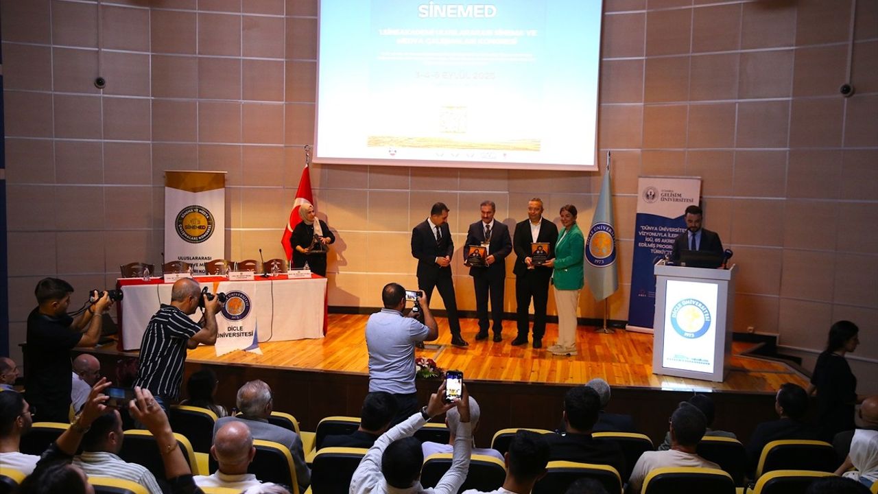 Diyarbakır'da 1. SineAkademi Uluslararası Sinema ve Medya Çalışmaları Kongresi başladı