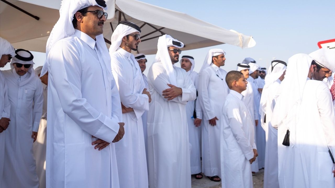 Doha'da Katar'daki Saldırıda Ölenler İçin Cenaze Töreni: Emir Şeyh Temim de Katıldı