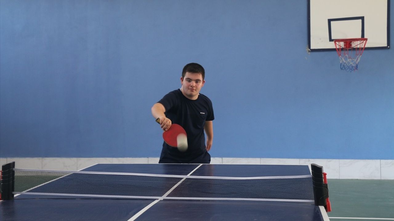 Down sendromlu masa tenisçisi Göktuğ Onur, milli takıf hedefiyle hazırlanıyor