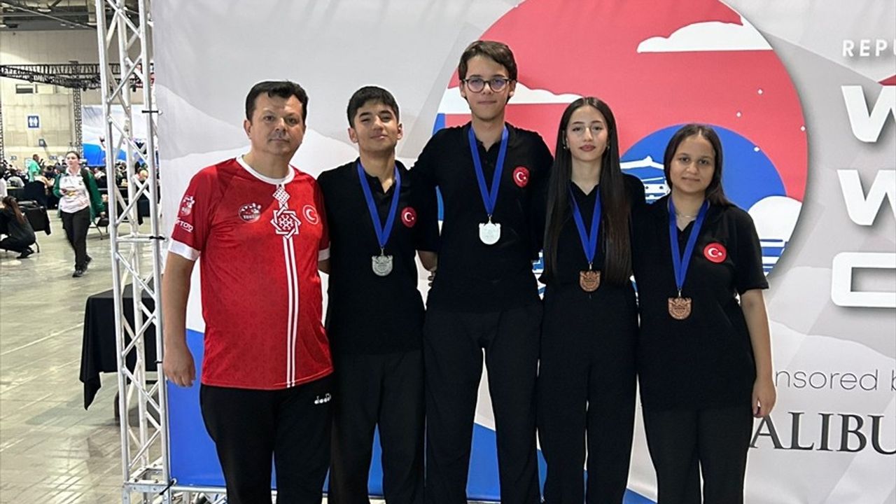 Dünya Dart Şampiyonası'nda genç milli takım 4 madalya ile genel klasmanda ikinci oldu