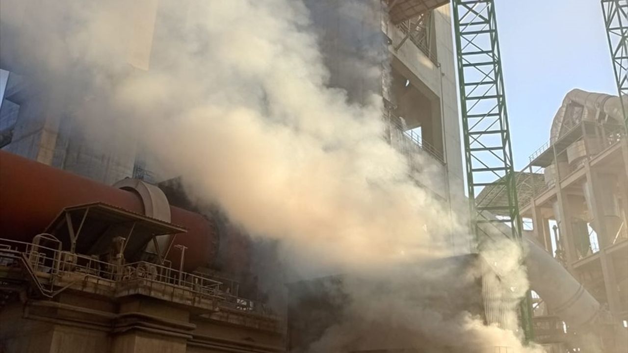 Düzce Yığılca'da çimento fabrikasında yangın söndürüldü