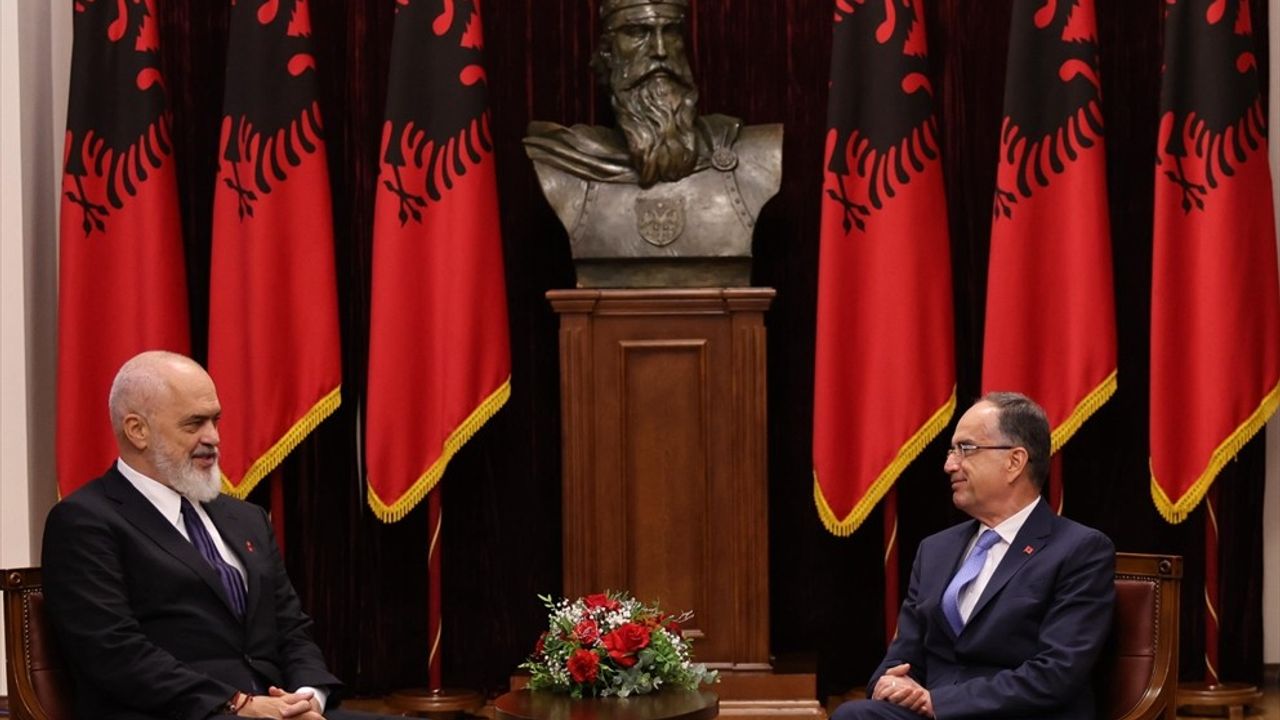 Edi Rama'ya hükümeti kurma görevi verildi; kabinede yapay zekâ destekli 'Sanal Bakan Diella' yer alıyor