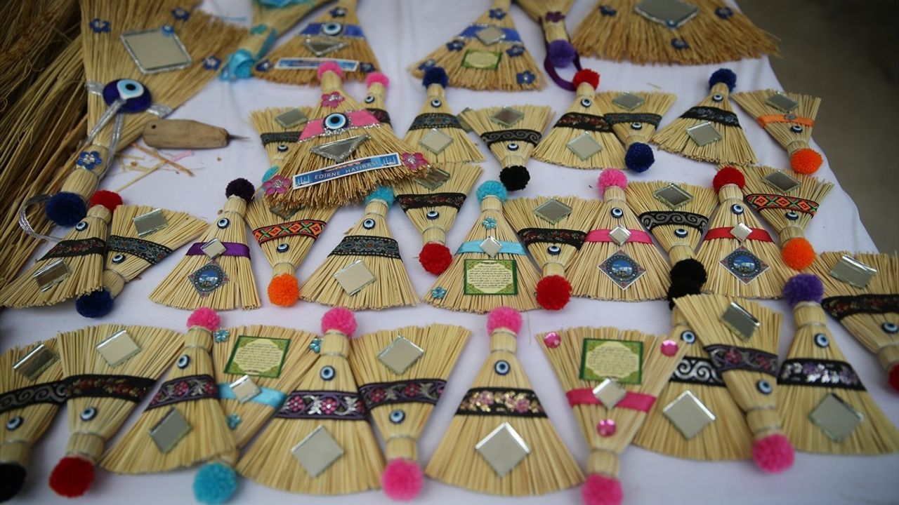 Edirne'de aynalı süpürge zanaatı çırak bulamıyor; usta sayısı 400'den 10'a düştü