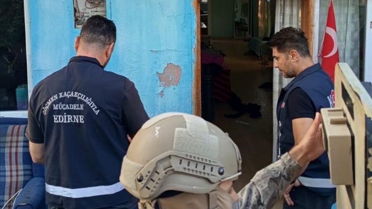 Edirne'de operasyon: Göçmen kaçakçısı saklandığı evde yakalandı