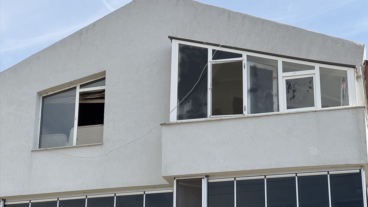 Edirne'de tartışma sonrası evini yaktığı ve aile fertlerini bıçakladığı iddia edilen kişi gözaltına alındı