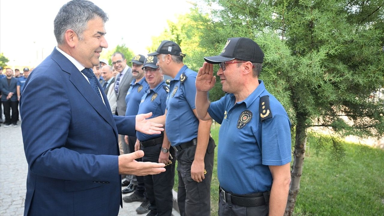 Edirne Emniyet Müdürü Onur Karaburun Erzurum görevi için gözyaşlarıyla uğurlandı