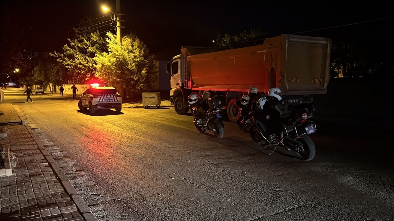 Elazığ'da Abdullahpaşa Mahallesi'nde Sopalı Kavga: 3 Kişi Yaralandı