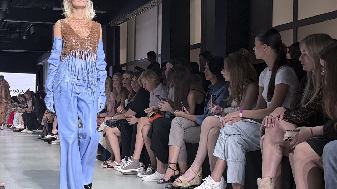 Emre Erdemoğlu'nun 'West of Eden' Koleksiyonu Moskova Moda Haftası'nda Beğeni Topladı