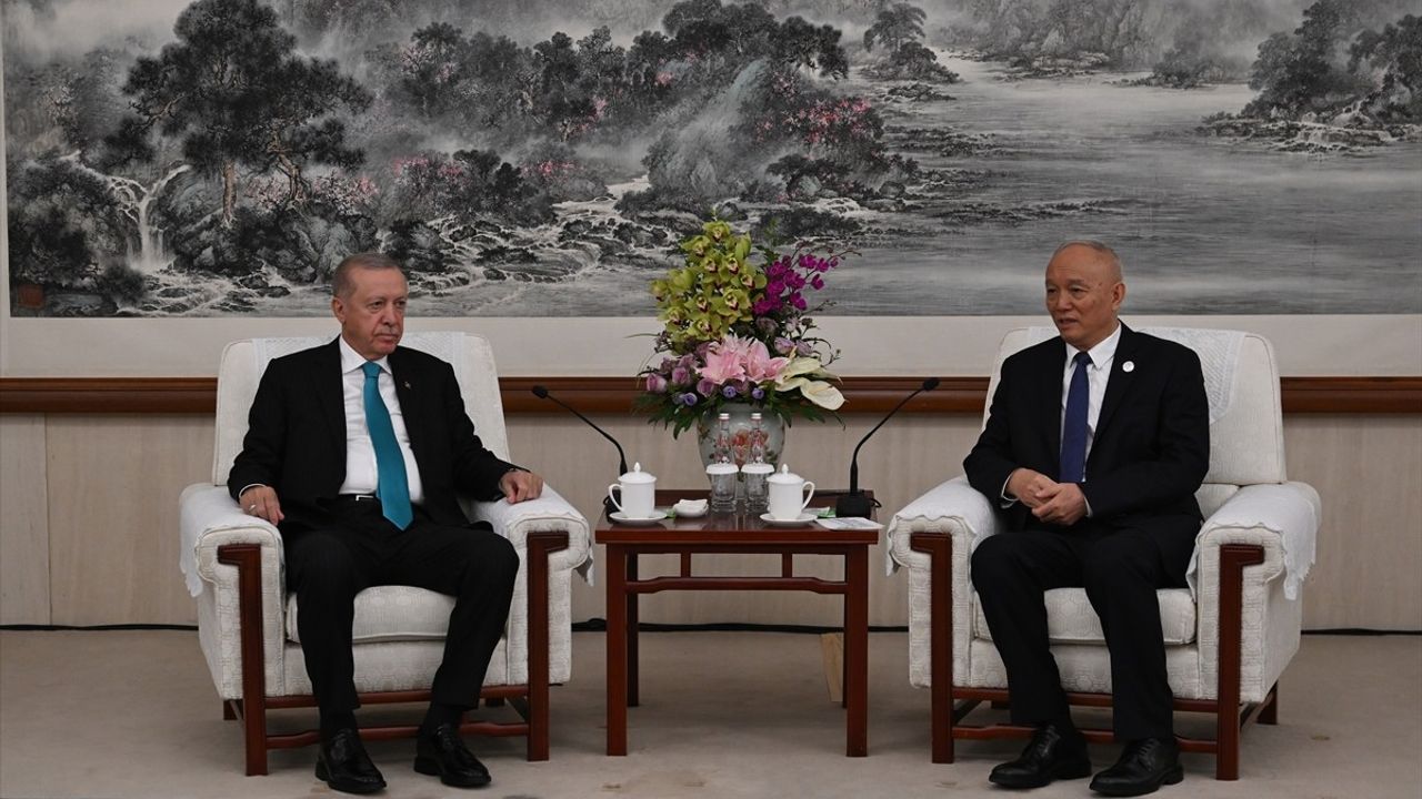 Erdoğan ile Say Çi Tiencin'de Görüştü: İşbirliğinin BM, G20 ve BRICS Platformlarında Güçlendirilmesi Vurgulandı