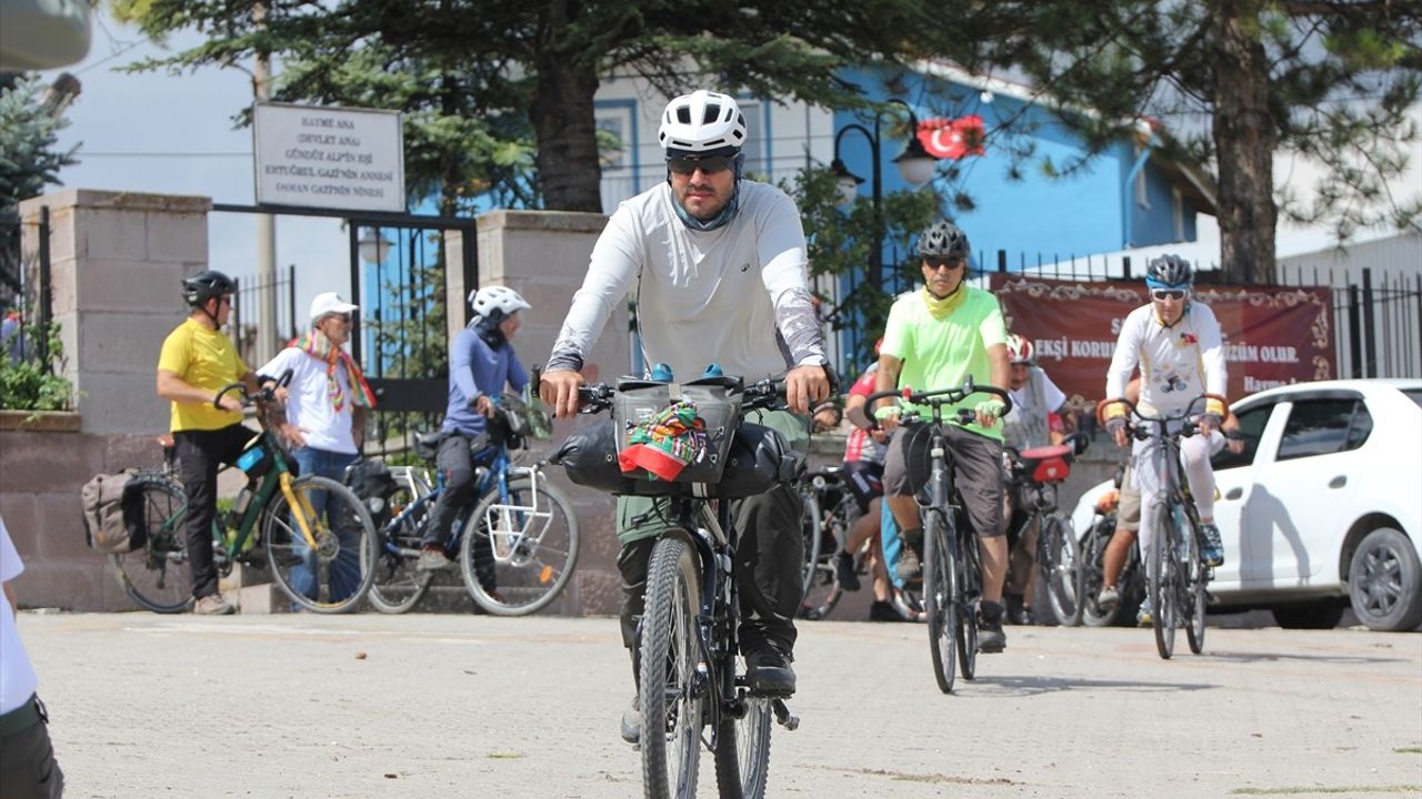 Ertuğrul Ocağı Derneği, Kayı Boyu'nun Göç Yolculuğunu Domaniç'ten Söğüt'e Bisikletle Yeniden Canlandırıyor