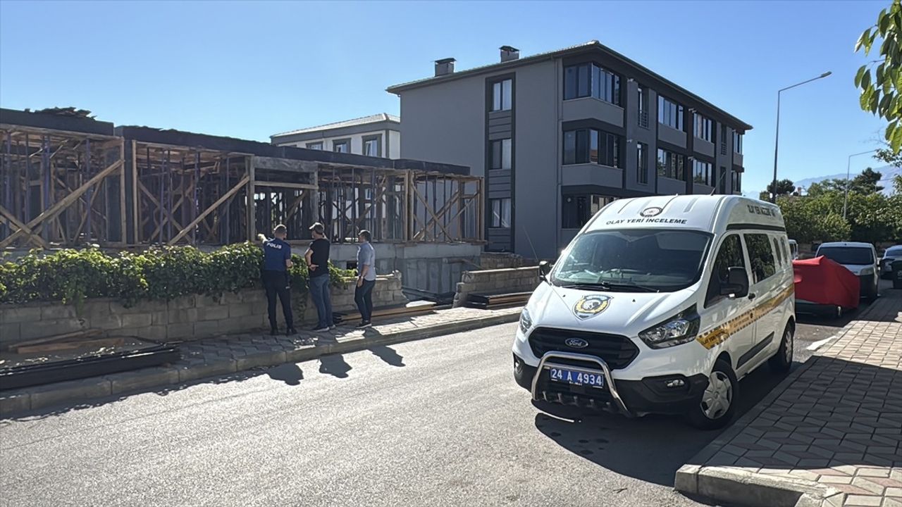 Erzincan'da apartman inşaatından düşen işçi ağır yaralandı
