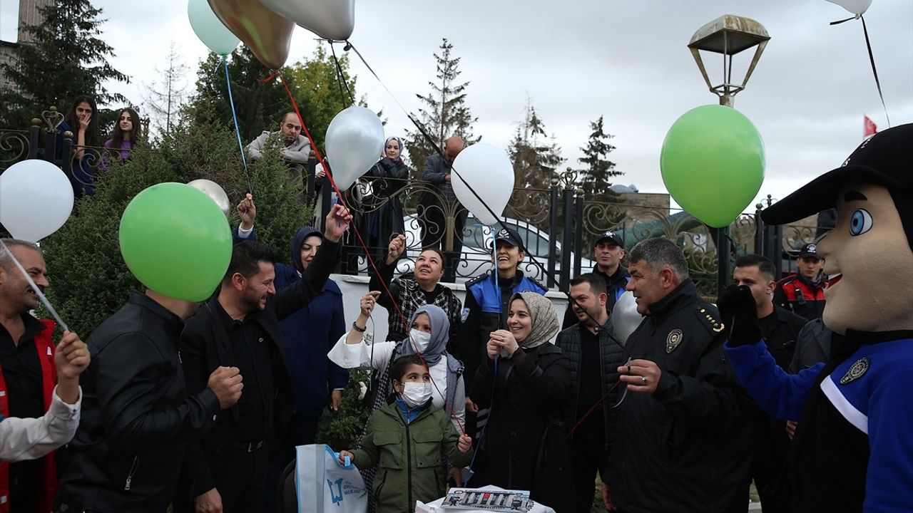 Erzurum'da İlik Nakli Sonrası 7 Yaşındaki Sıraç'ın Polislerle Balon Uçurma Talebi Gerçekleşti