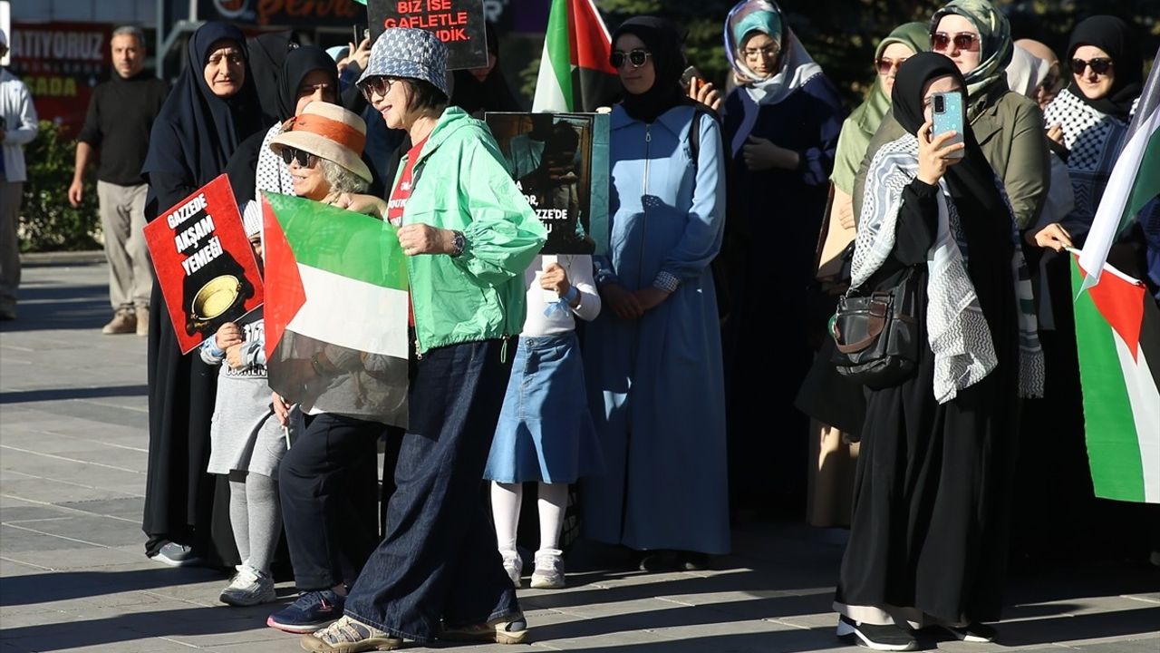 Erzurum'da sağlık çalışanlarının Gazze protestosu 96. haftasında devam etti