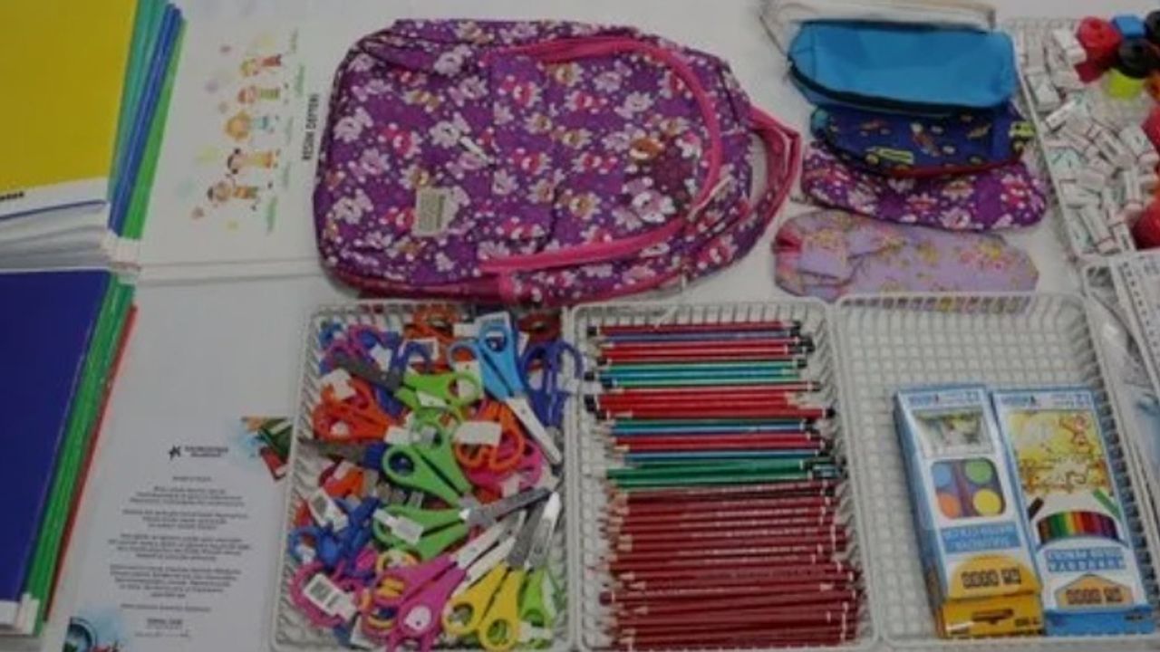 Esenyurt'un 'Eskart' Projesi: Binlerce Öğrenciye Ücretsiz Kırtasiye ve Yerel Esnafa Destek