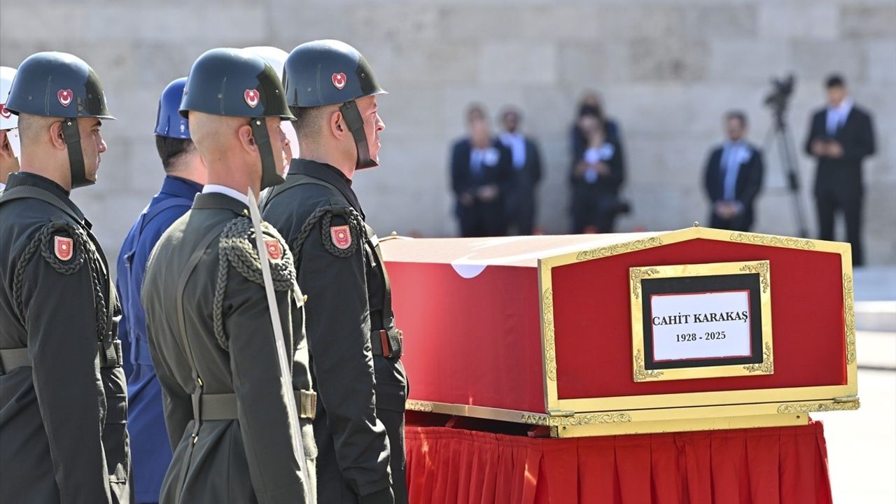 Eski TBMM Başkanı Cahit Karakaş İçin Meclis'te Cenaze Töreni Düzenlendi