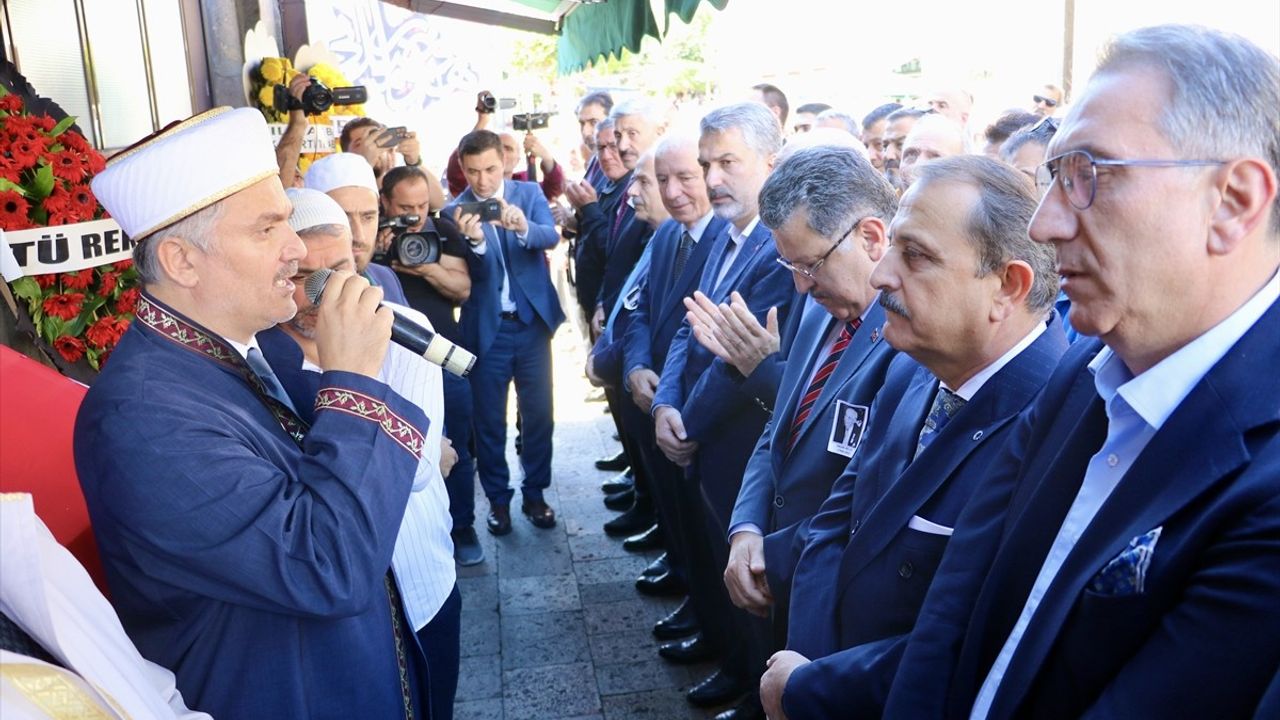 Eski Trabzon Belediye Başkanı Hasan Melek son yolculuğuna uğurlandı