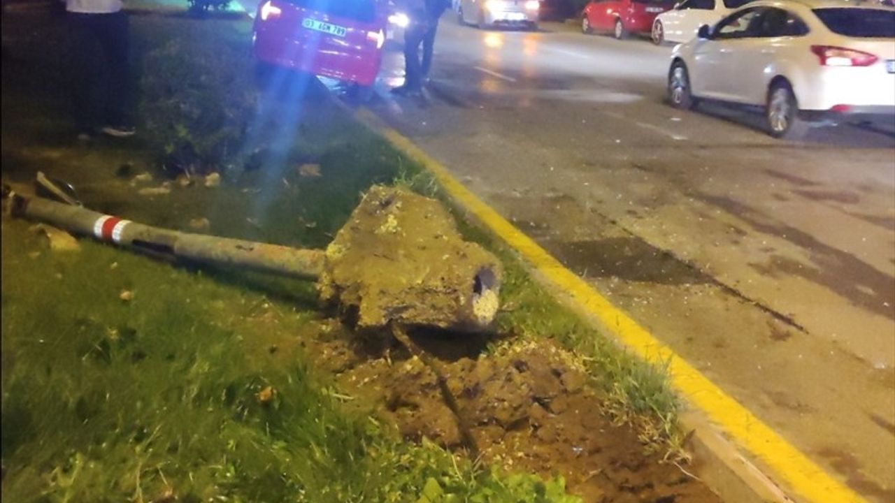 Eskişehir'de savrulan otomobilin çarptığı üç kişiden biri hayatını kaybetti