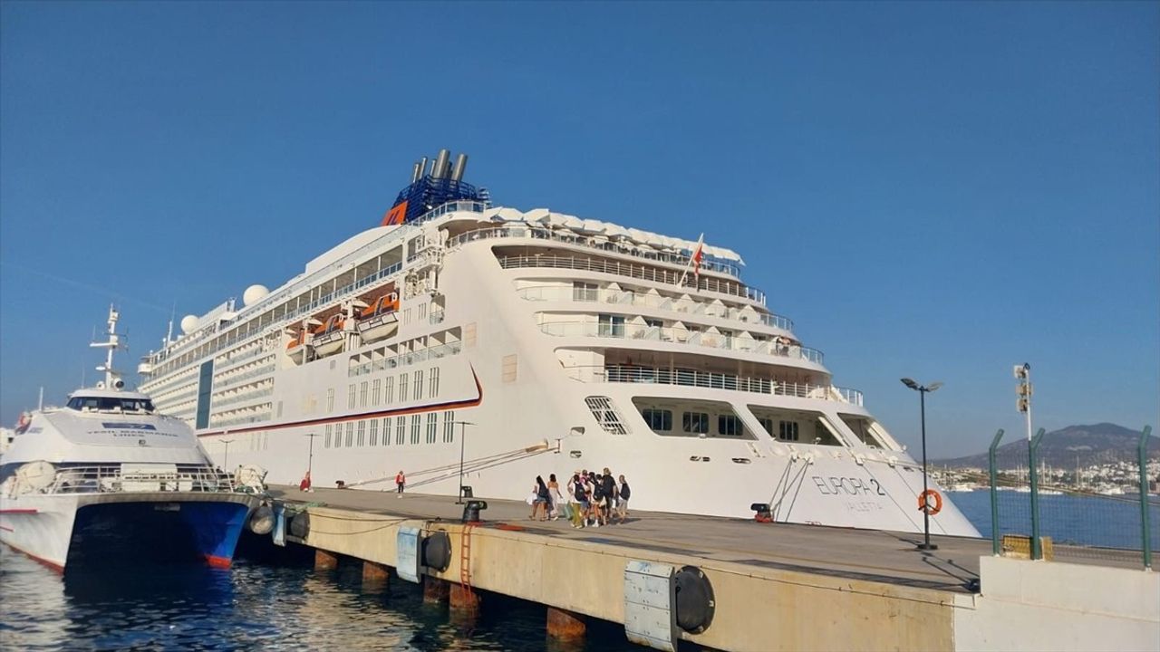 Europa 2 Bodrum'a Yanaştı: 481 Yolcu ve 371 Personel İndi