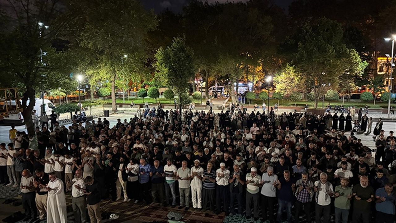 Fatih'te Saraçhane Parkı'nda Küresel Sumud Filosu'na destek gösterisi