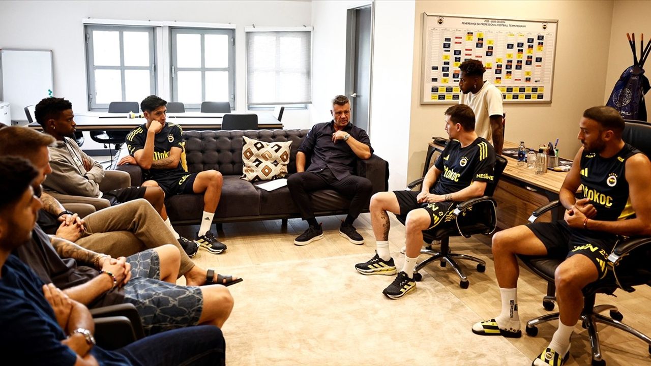 Fenerbahçe Başkanı Saadettin Saran, Can Bartu Tesisleri'nde A Takımla Bir Araya Geldi