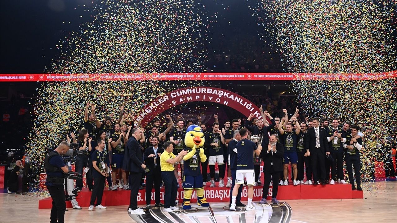 Fenerbahçe Beko 38. Erkekler Cumhurbaşkanlığı Kupası'nı 85-83 kazanarak 8. kez şampiyon oldu