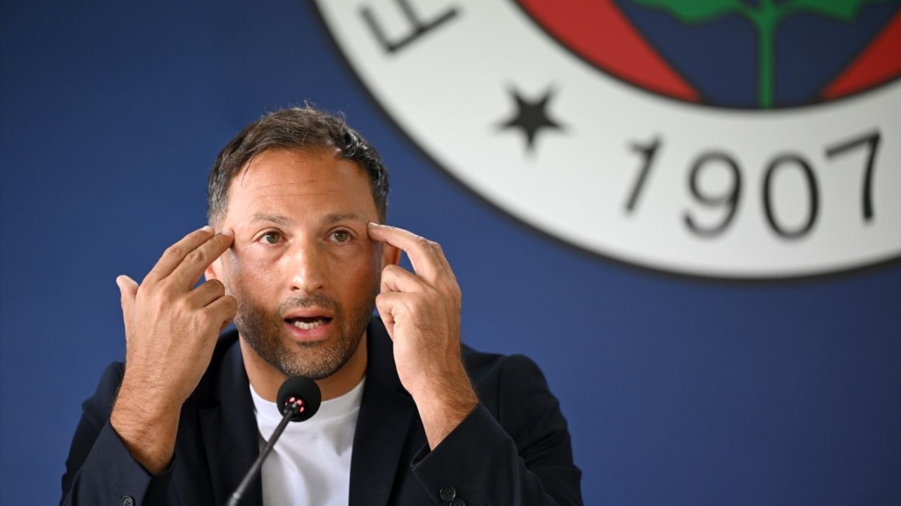 Fenerbahçe, Domenico Tedesco ile resmi imza töreni gerçekleştirdi