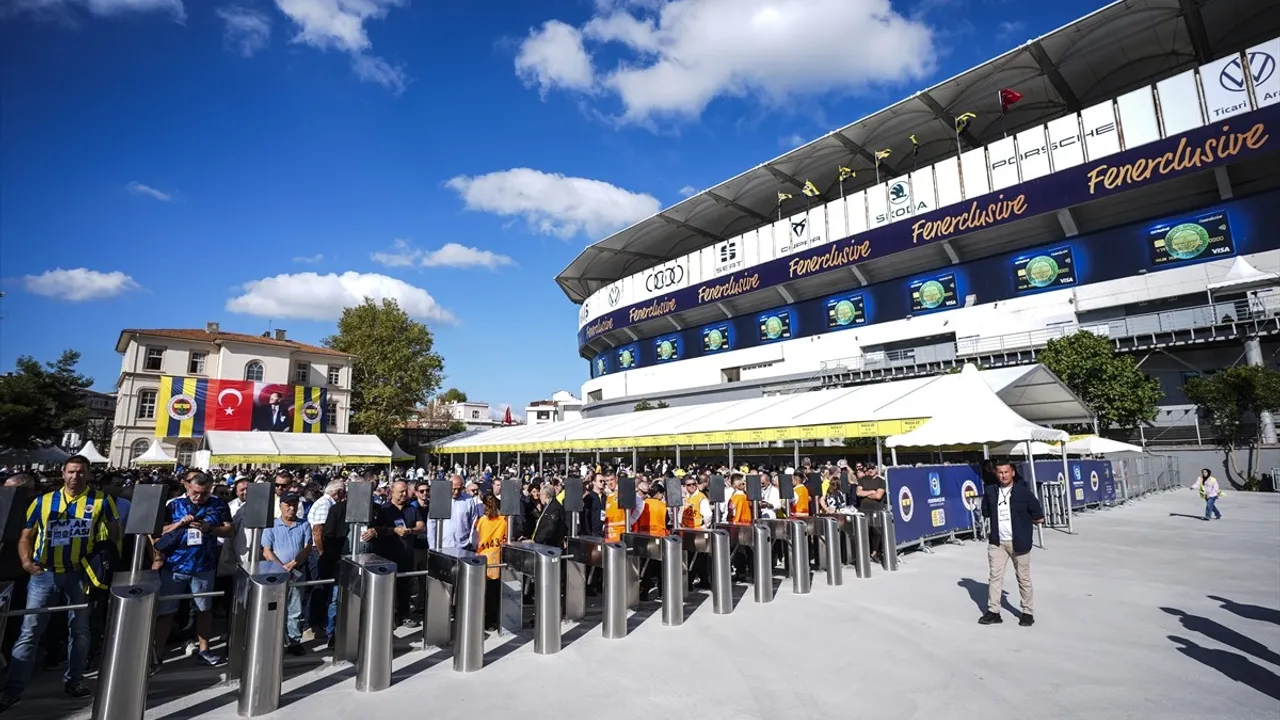 Fenerbahçe'nin seçimli olağanüstü genel kurulunda oy verme başladı