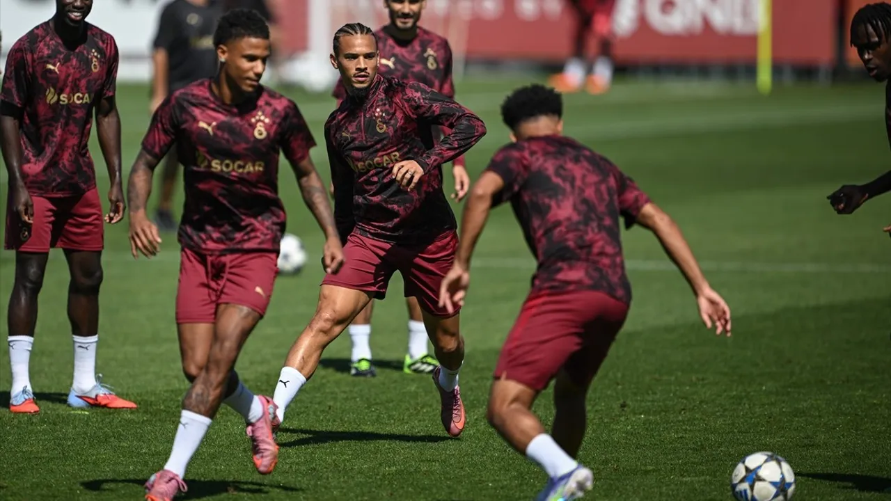 Galatasaray, Eintracht Frankfurt maçı öncesi son antrenmanını tamamladı
