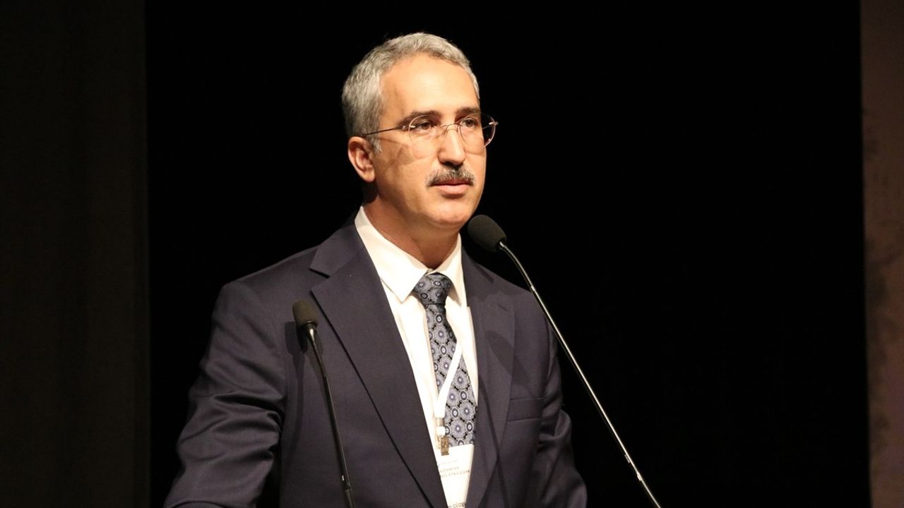 Gaziantep'te "Göç Sivil Etkileşim Sempozyumu" düzenlendi: Göç, sığınmacı ve uyum politikaları masaya yatırıldı