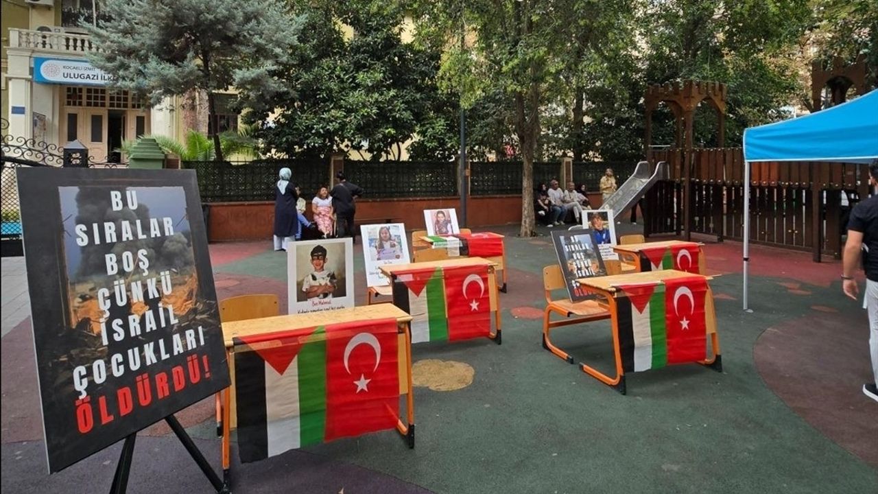 Gazze'de yaşamını yitiren Filistinli öğrenciler, yeni eğitim-öğretim yılının ilk gününde Kocaeli ve Karabük'te boş sıralarla anıldı