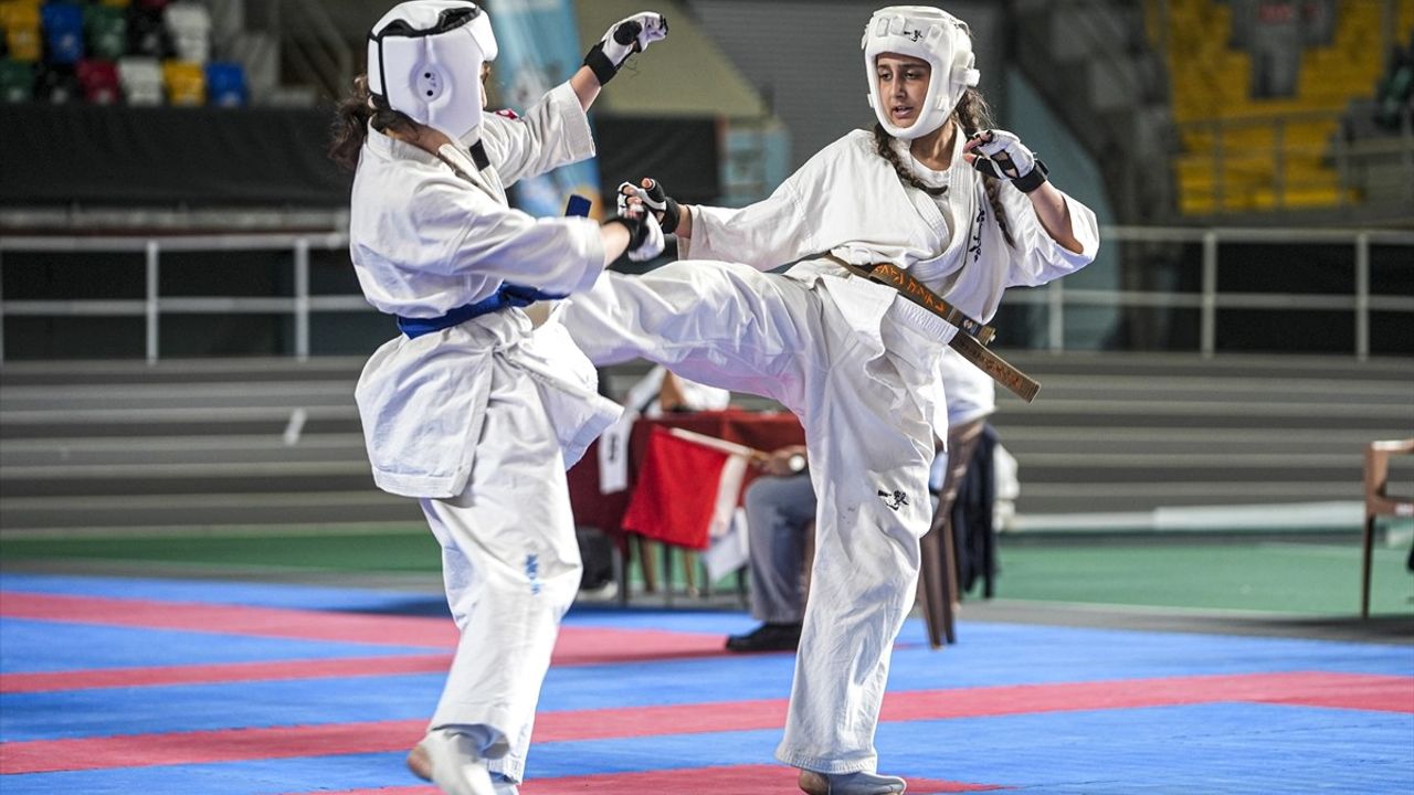 Gazze Karate Turnuvası: TKF ve İHH iş birliğiyle 2 bin sporcu Ataköy'de tatamiye çıktı