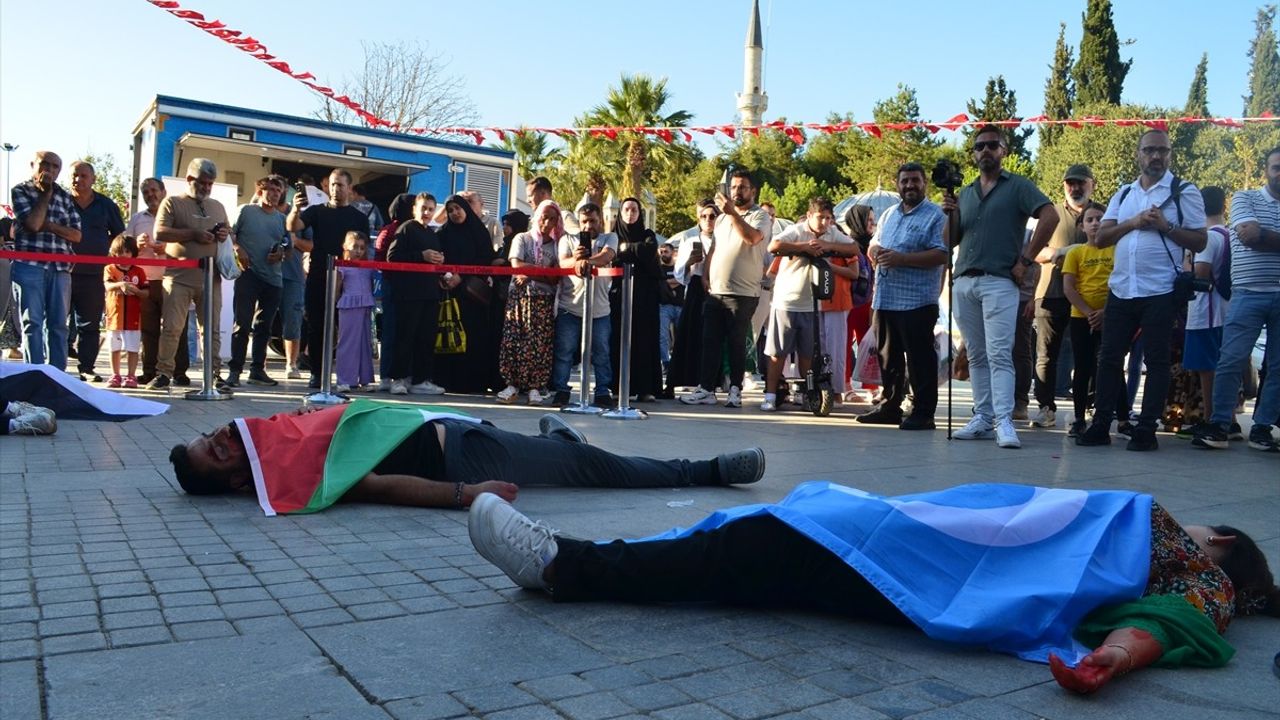 Gebze'de "Barış İçin Sessizlik" etkinliği: Dünya Barış Günü'nde çatışmalara dikkat çekildi