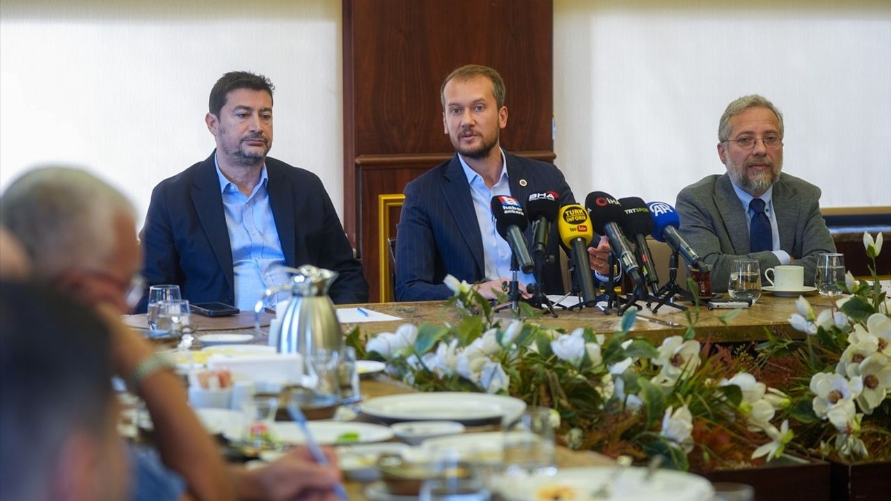 Gençlerbirliği Yönetimi Basınla Buluştu: Çakmaklı Transfer Gecikmesini ve Hedefleri Değerlendirdi